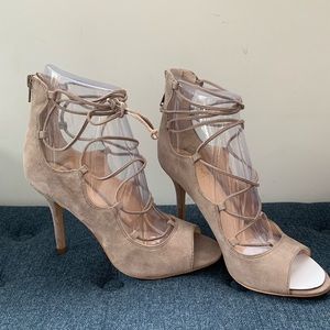 Vince Camuto Sandria Stone Taupe Lace-Up Heels, Size 7.5, Never worn